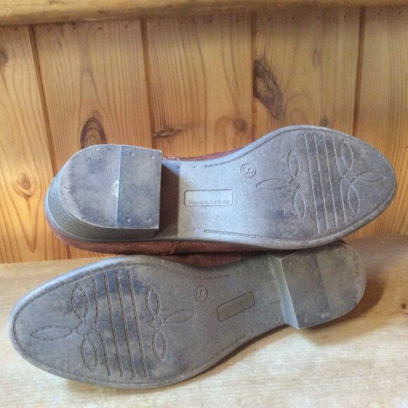 SO Chestnut Ankle Booties - Picture 5 of 6